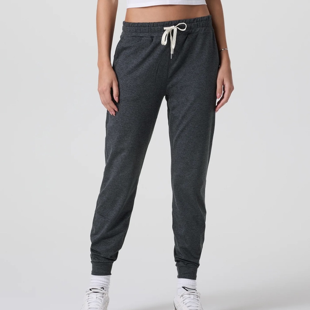 *NWT* Vuori Women's Charcoal Grey Jogger Pants